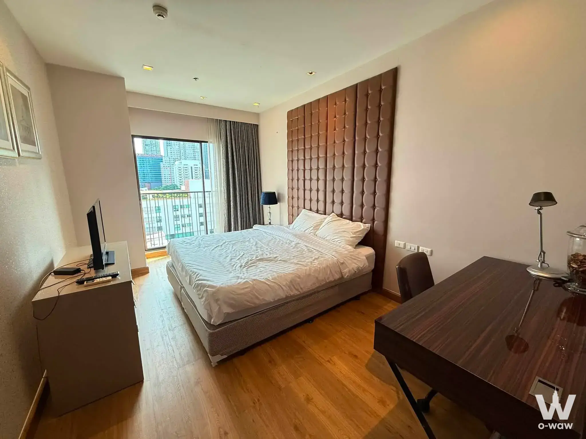 Condo with 1 bedroom for rent at Noble Refine — photo 1 of 5