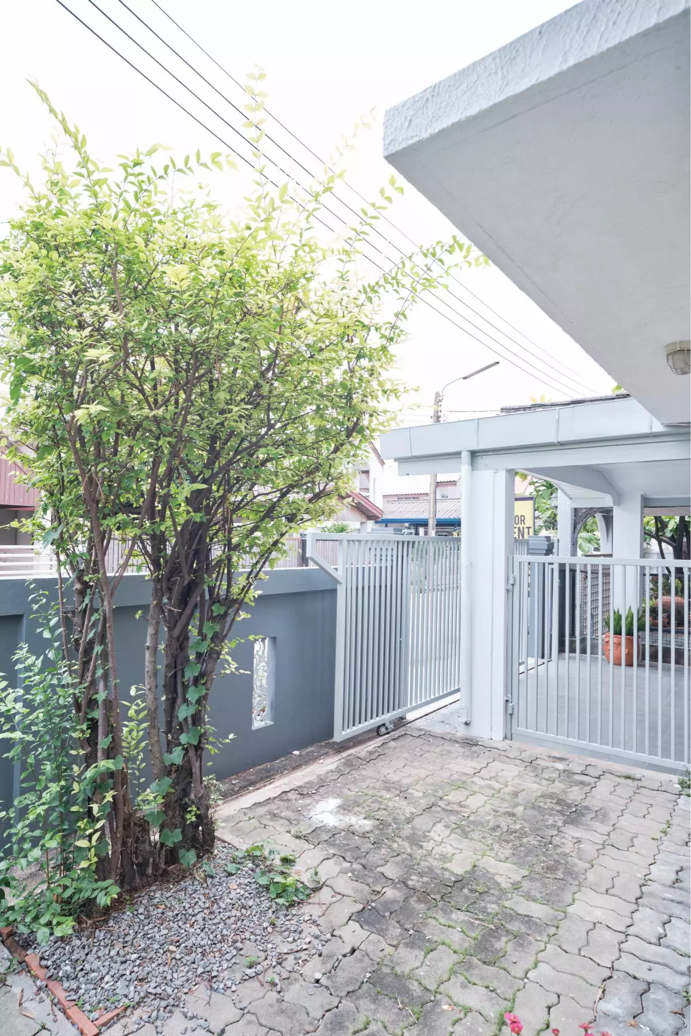 236/15 Sammakorn Village, Soi G 16, Ramkhamhaeng 110, Saphon Sung Sub-district, Saphon Sung District, Bangkok 10240