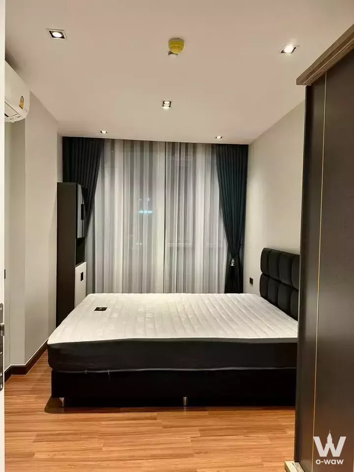 Town In Town, near Lat Phrao, Ramkhamhaeng, and Rama 9. Close to expressway entrances, Ramintra-Angkhan Expressway Road, restaurants, cafes, supermarkets, SC Park Hotel, and Town In Town Hotel.