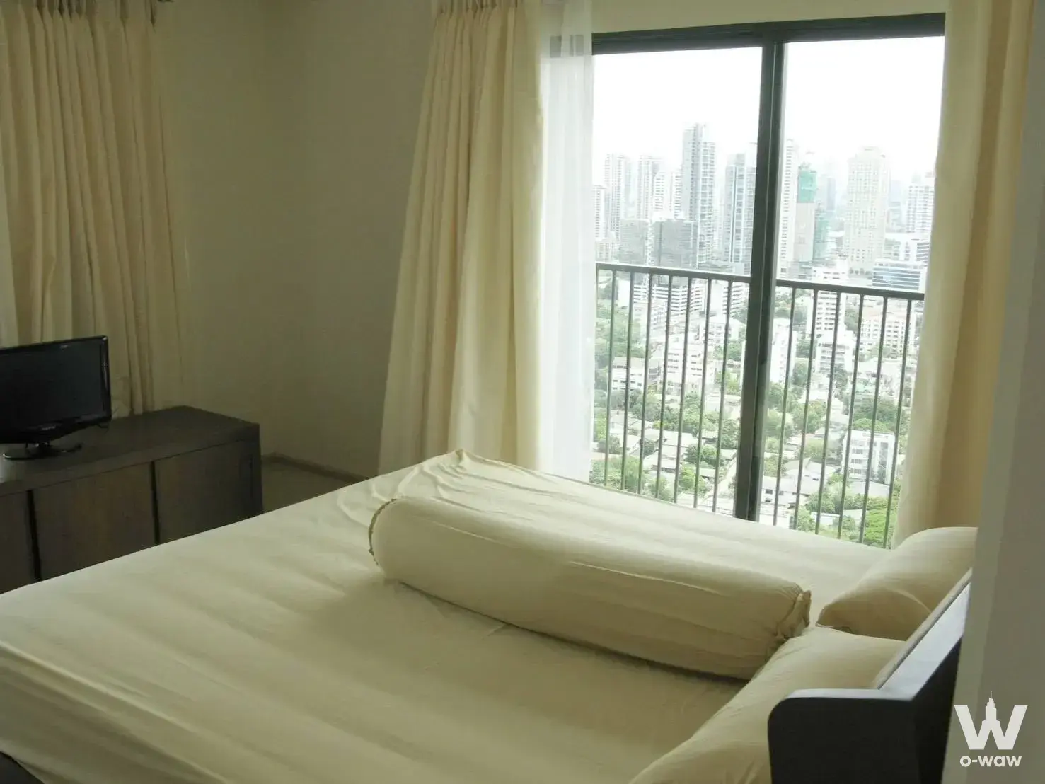 Condo with 3 bedrooms for rent at Noble Remix — photo 3 of 5