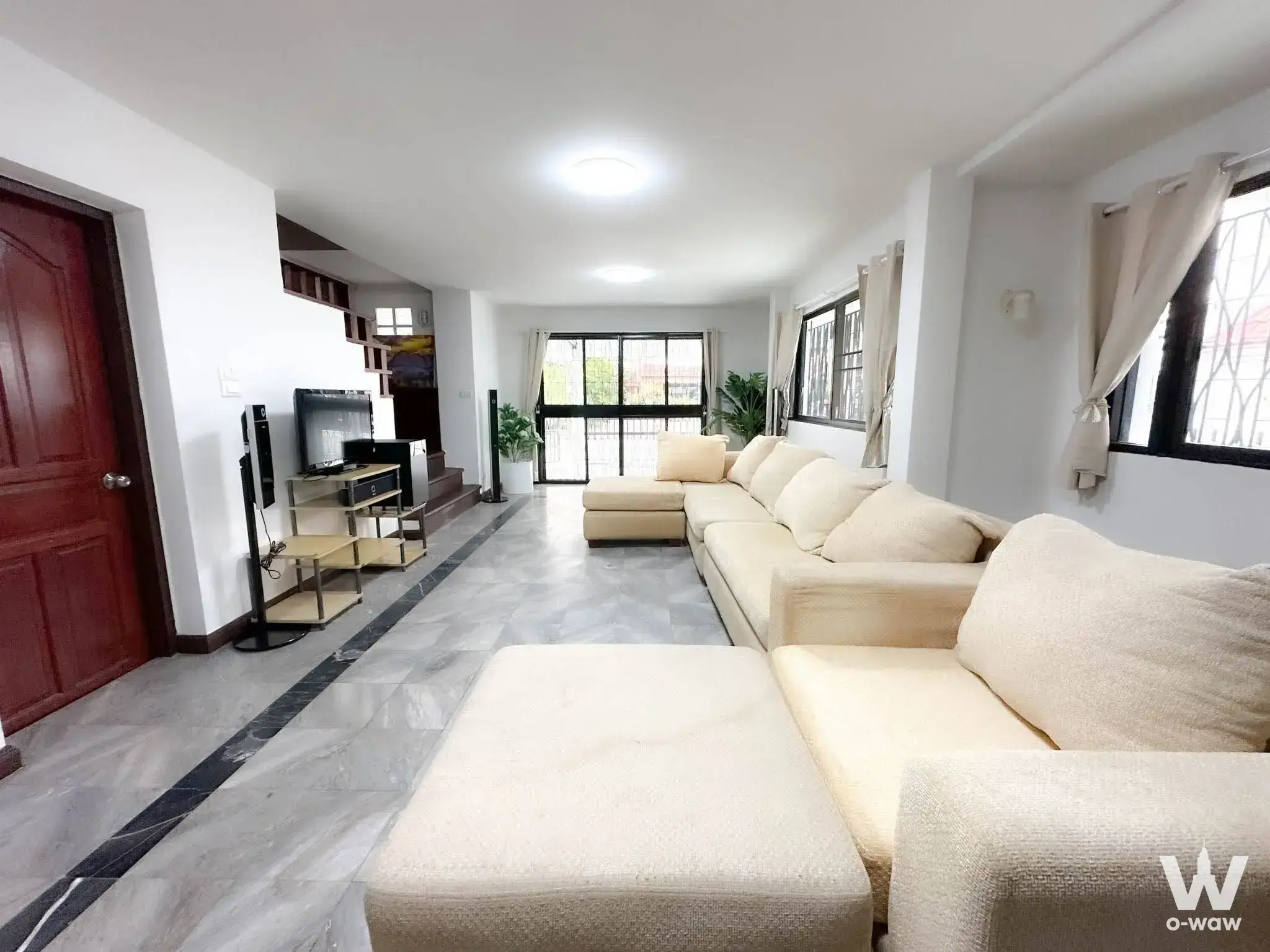 Condo with 3 bedrooms for rent at Centara Avenue Residences — photo 1 of 4