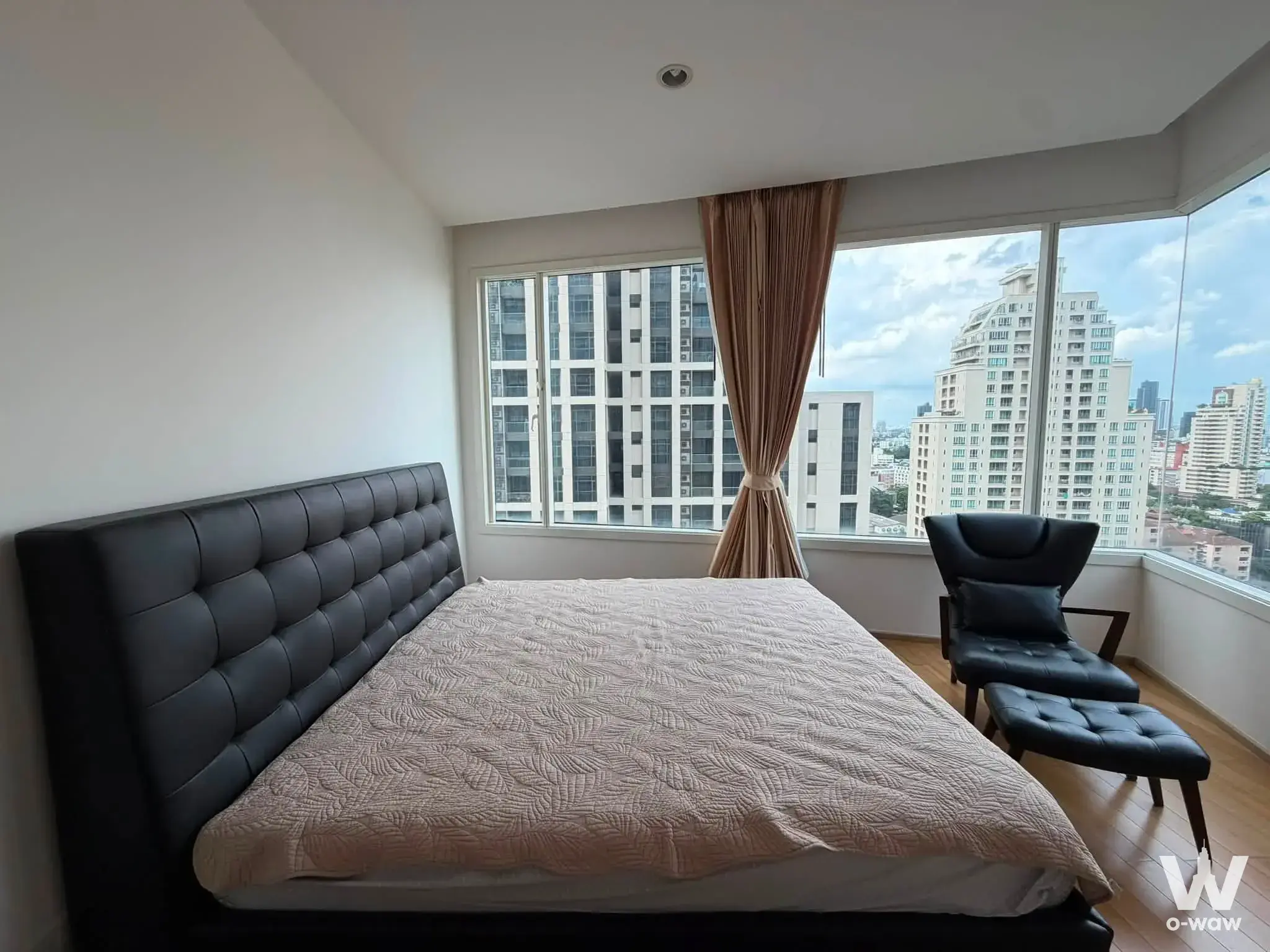 Condo with 2 bedrooms for rent at 39 by Sansiri — photo 2 of 5