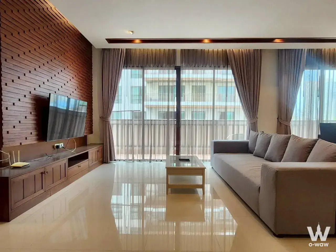 2-bed condo for rent in Pattaya City Resort living room with textured accent wall