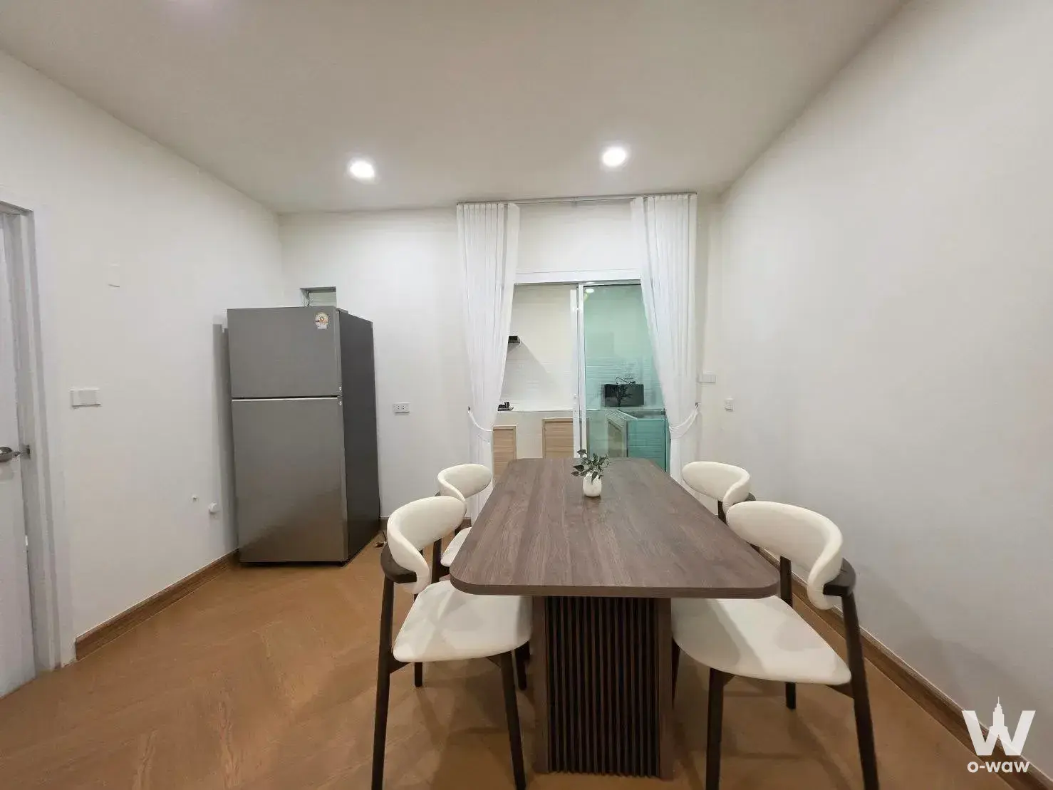 Dining area with dark wood table and chairs in Villette lite townhouse