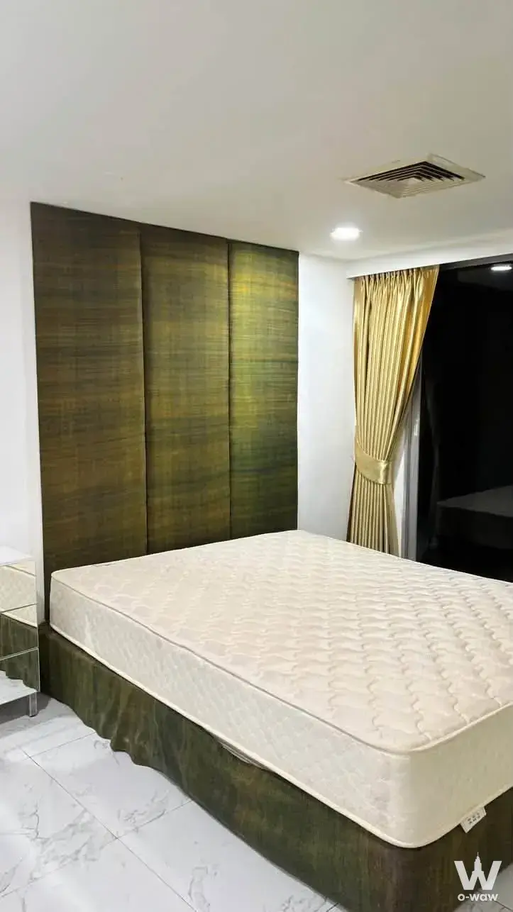 2-bed condo for rent in SV City Rama 3 featuring olive-green headboard panel and marble-look tile floor