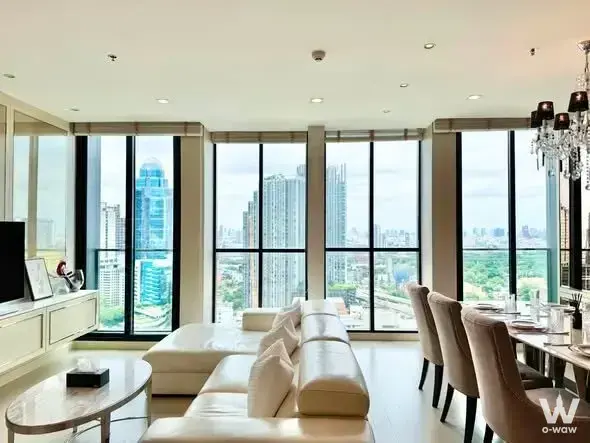 Condo with 2 bedrooms for rent at Noble Ploenchit — photo 2 of 5