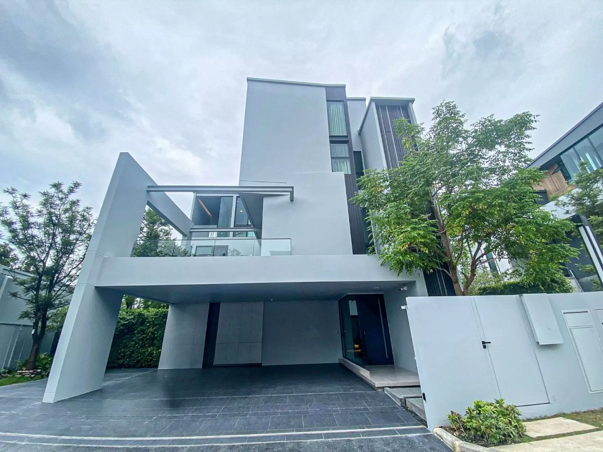 Thap Chang, Saphan Sung, Bangkok 10250