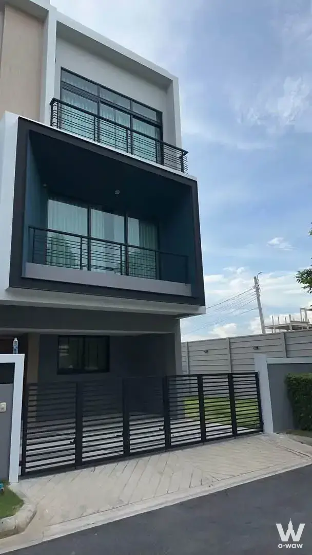 Townhouse with 3 bedrooms for rent at Nirvana DEFINE Krungthep Kreetha | เนอวานา ดีฟายน์ กรุงเทพกรีฑา — photo 1 of 5