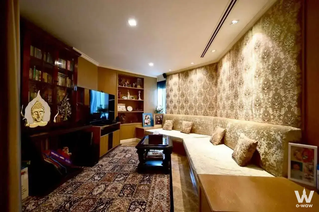 Condo with 3 bedrooms for sale at Sathorn Gardens — photo 2 of 4
