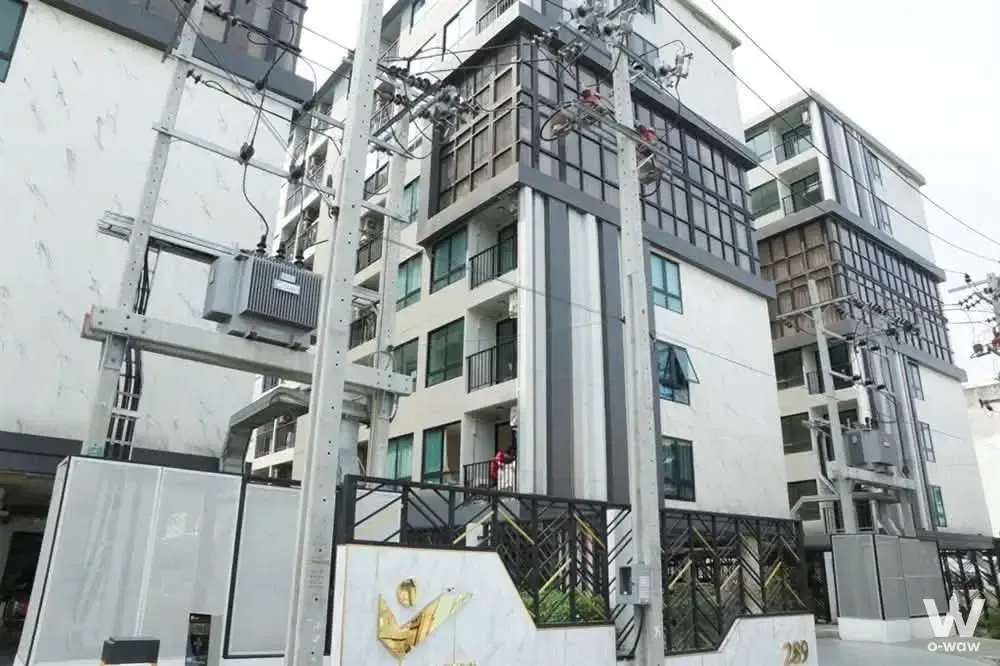 Soi Charan Sanitwong 79, Charan Sanitwong Road, Bang Phlat Sub-district, Bang Phlat District, Bangkok