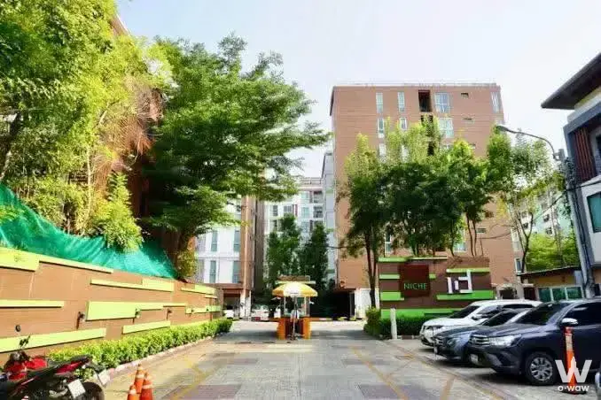 Near MRT Ladprao 101 Station (Yellow Line)