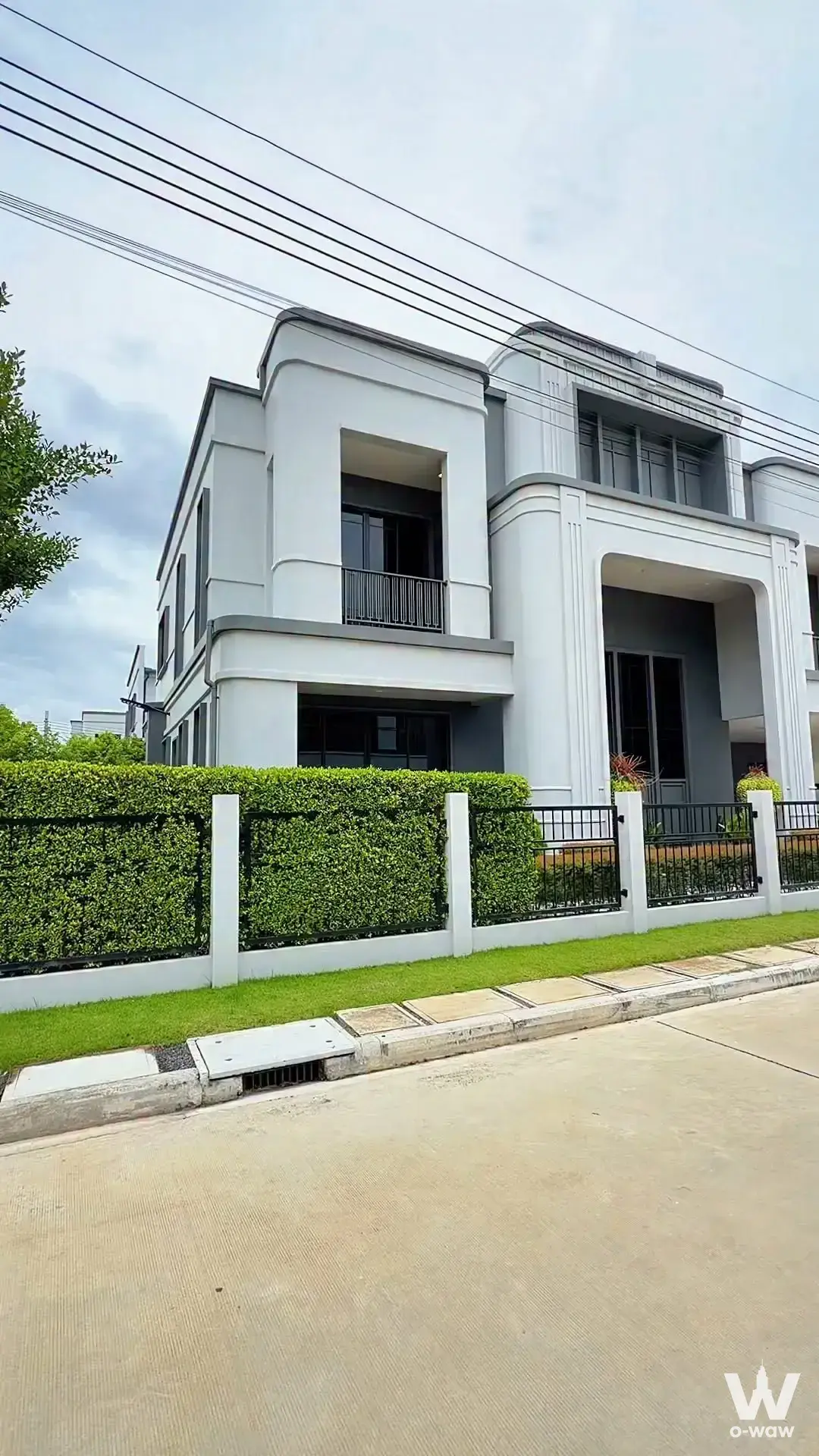 House with 5 bedrooms for sale at Setthasiri Wongwaen-Chatuchot