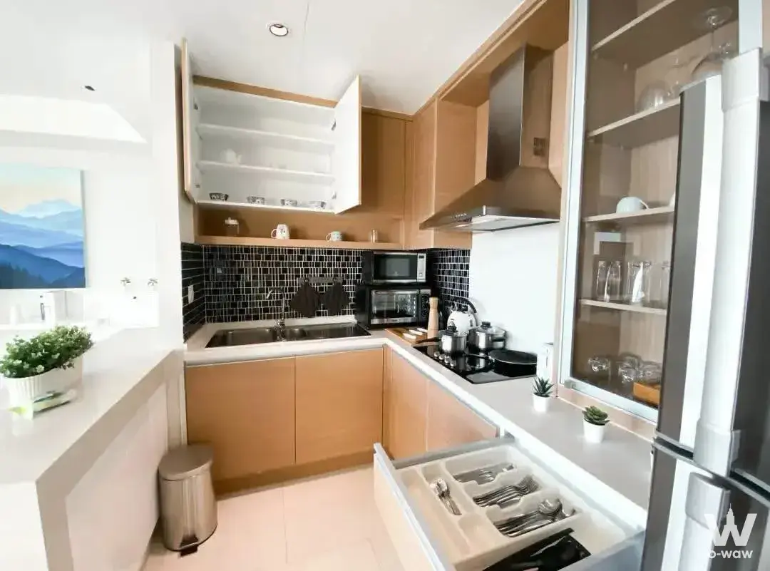 Condo with 2 bedrooms for rent at The Emporio Place — photo 3 of 4