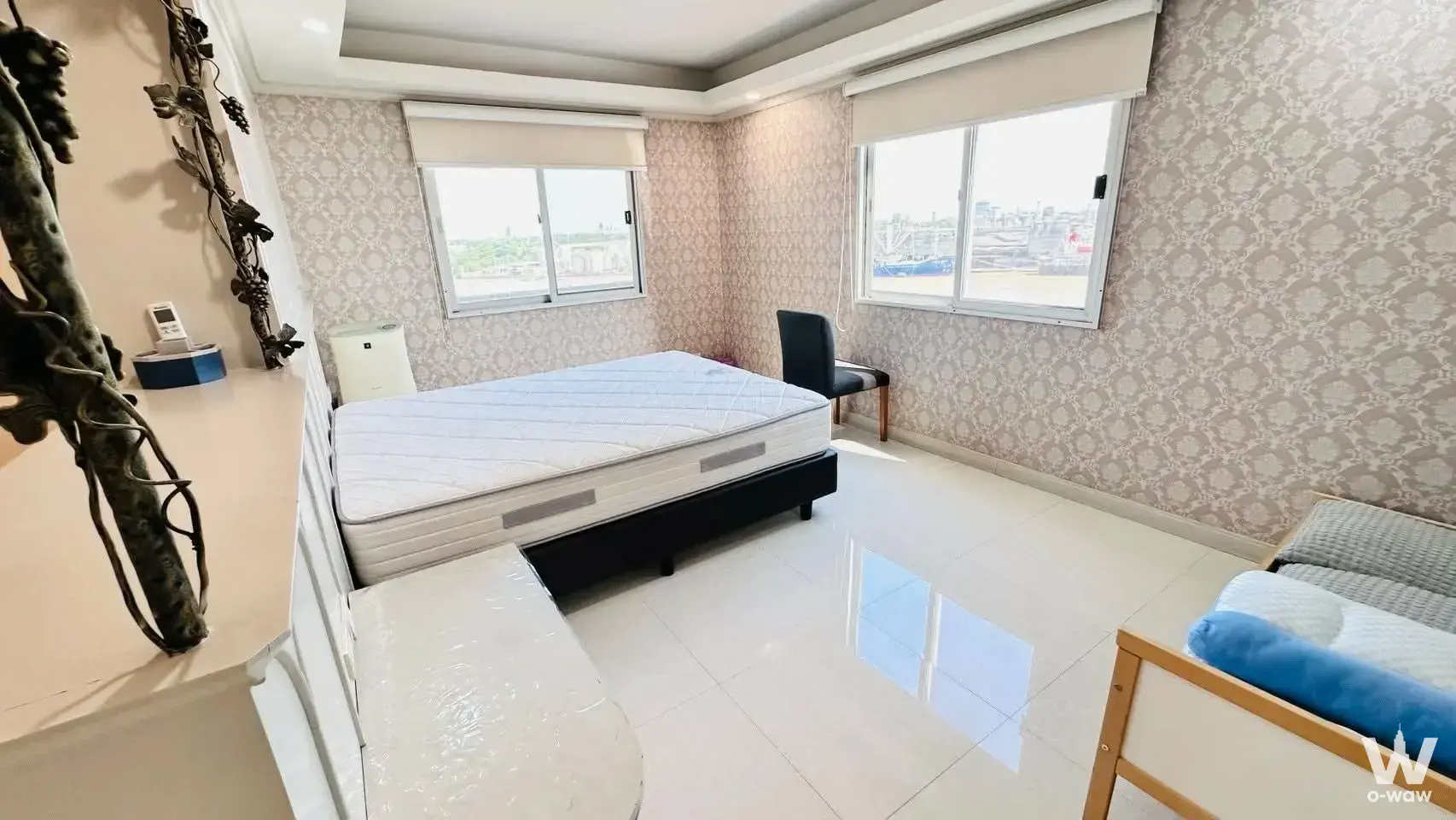 2-bed condo for rent in SV City Rama 3 bedroom with river view, LED ceiling lights, and damask wallpaper
