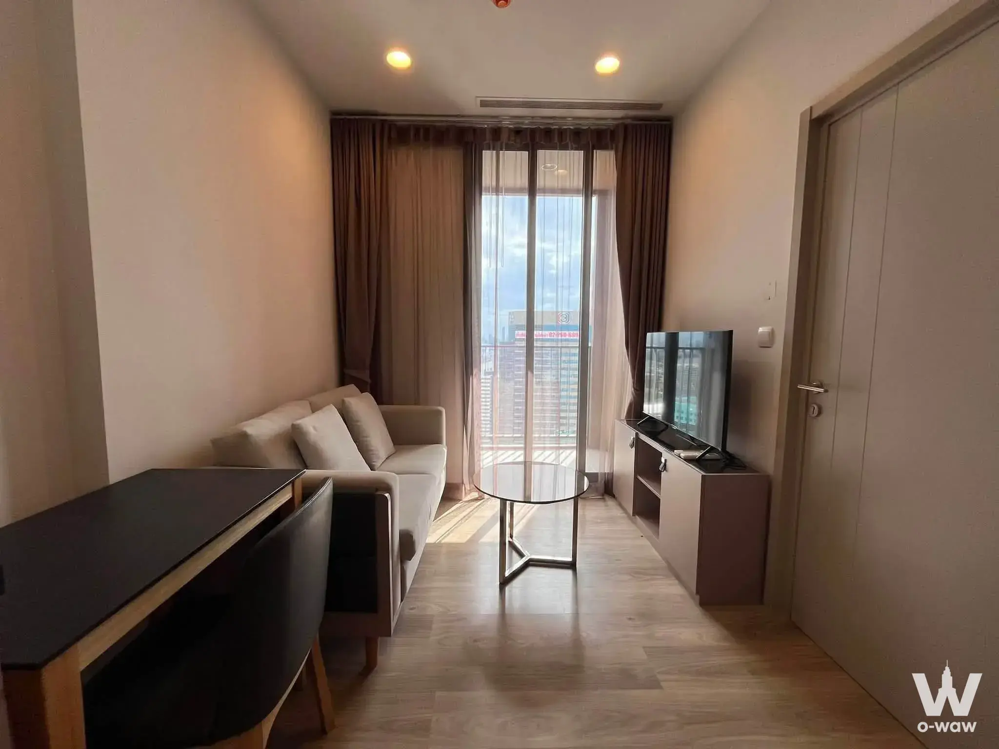 Condo with 1 bedroom for rent at Oka Haus — photo 4 of 5