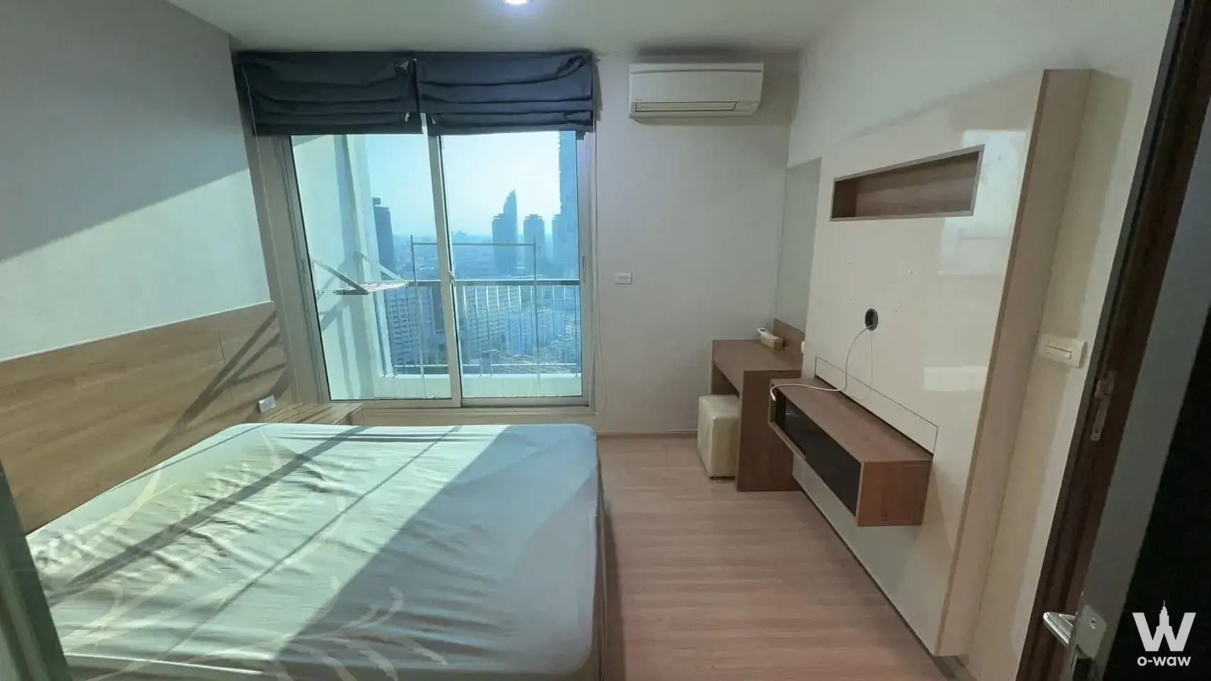 Condo with 1 bedroom for rent at RHYTHM Sathorn — photo 1 of 5