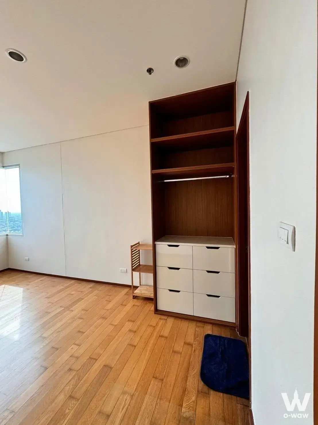 Unfurnished bedroom with built-in wardrobe and city view for sale in Villa Sathorn Condominium