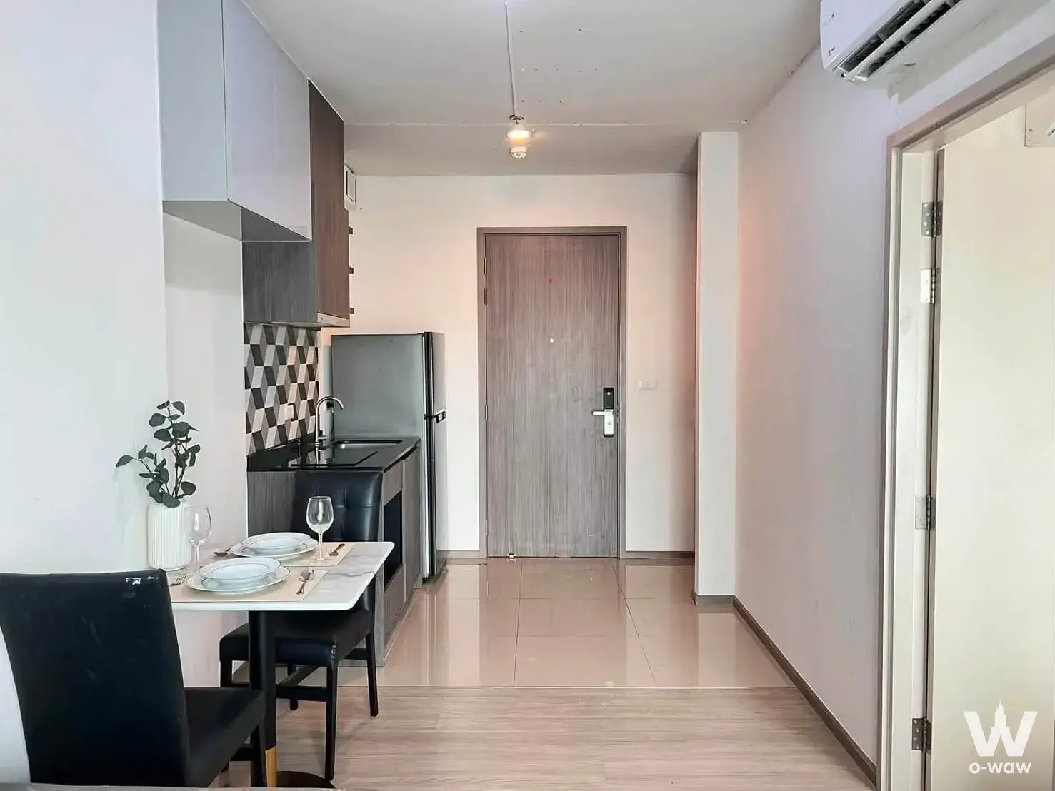 Commercial with 1 bedroom for rent at THE BASE Phetchaburi-Thonglor เดอะ เบส เพชรบุรี - ทองหล่อ — photo 2 of 5