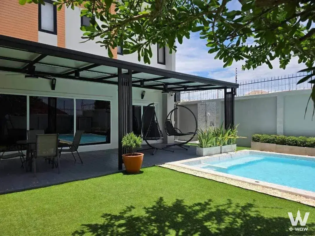 Private pool and pergola in Patta Village 3-bed house rental with artificial grass lawn and outdoor dining area