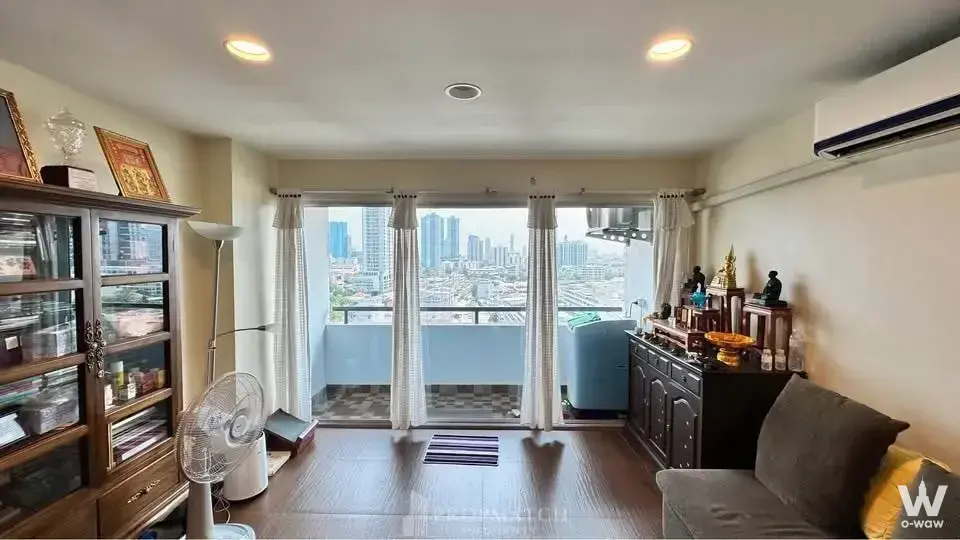 Condo with 1 bedroom for sale at The Executive Regent — photo 2 of 2