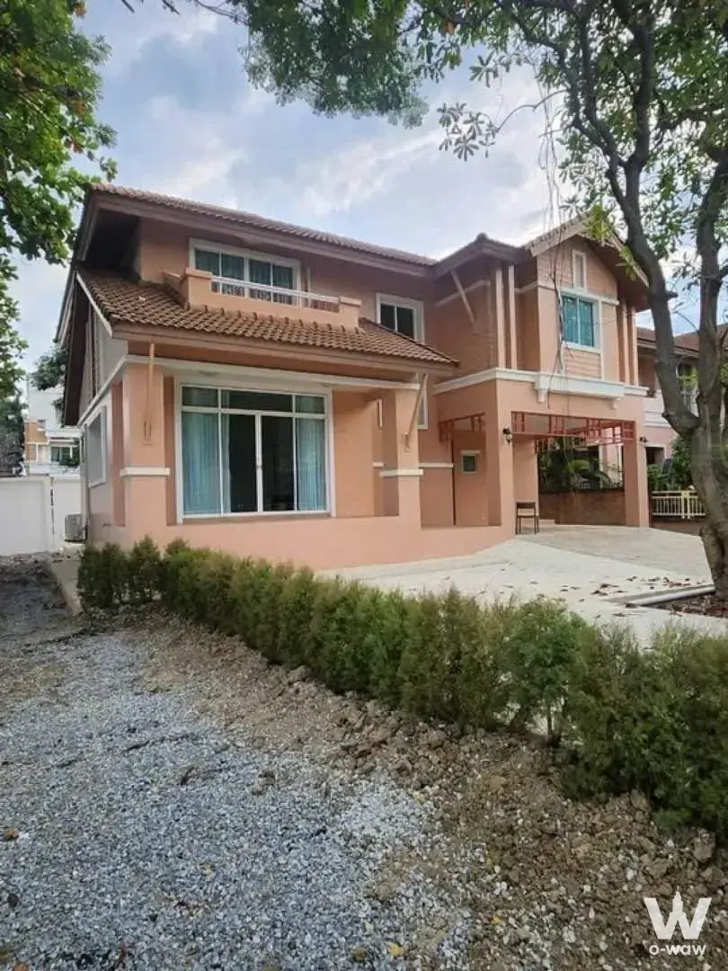 House with 4 bedrooms for rent at Bangkok, Thailand — photo 1 of 13