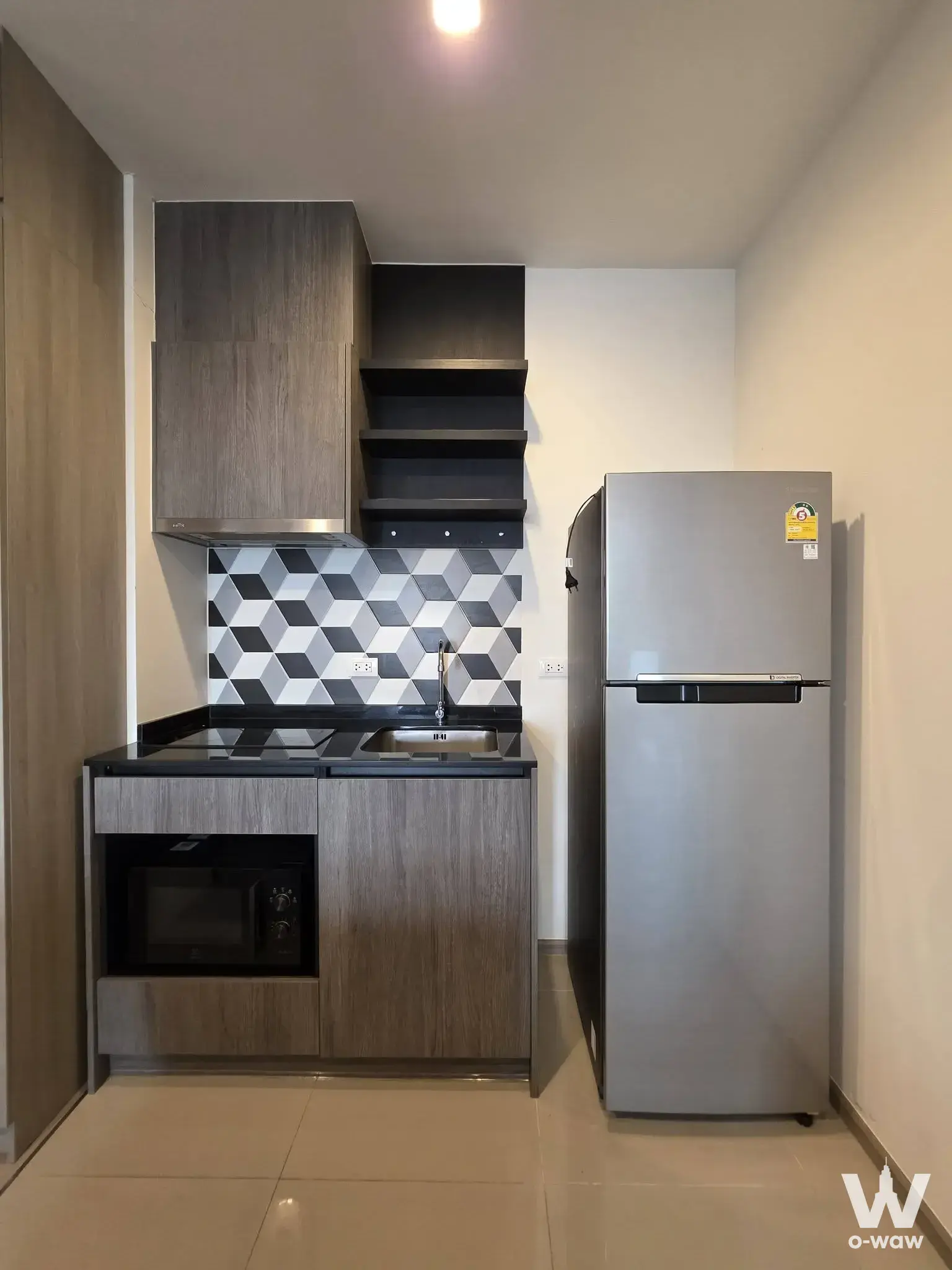 Commercial with 1 bedroom for rent at THE BASE Phetchaburi-Thonglor เดอะ เบส เพชรบุรี - ทองหล่อ — photo 3 of 5