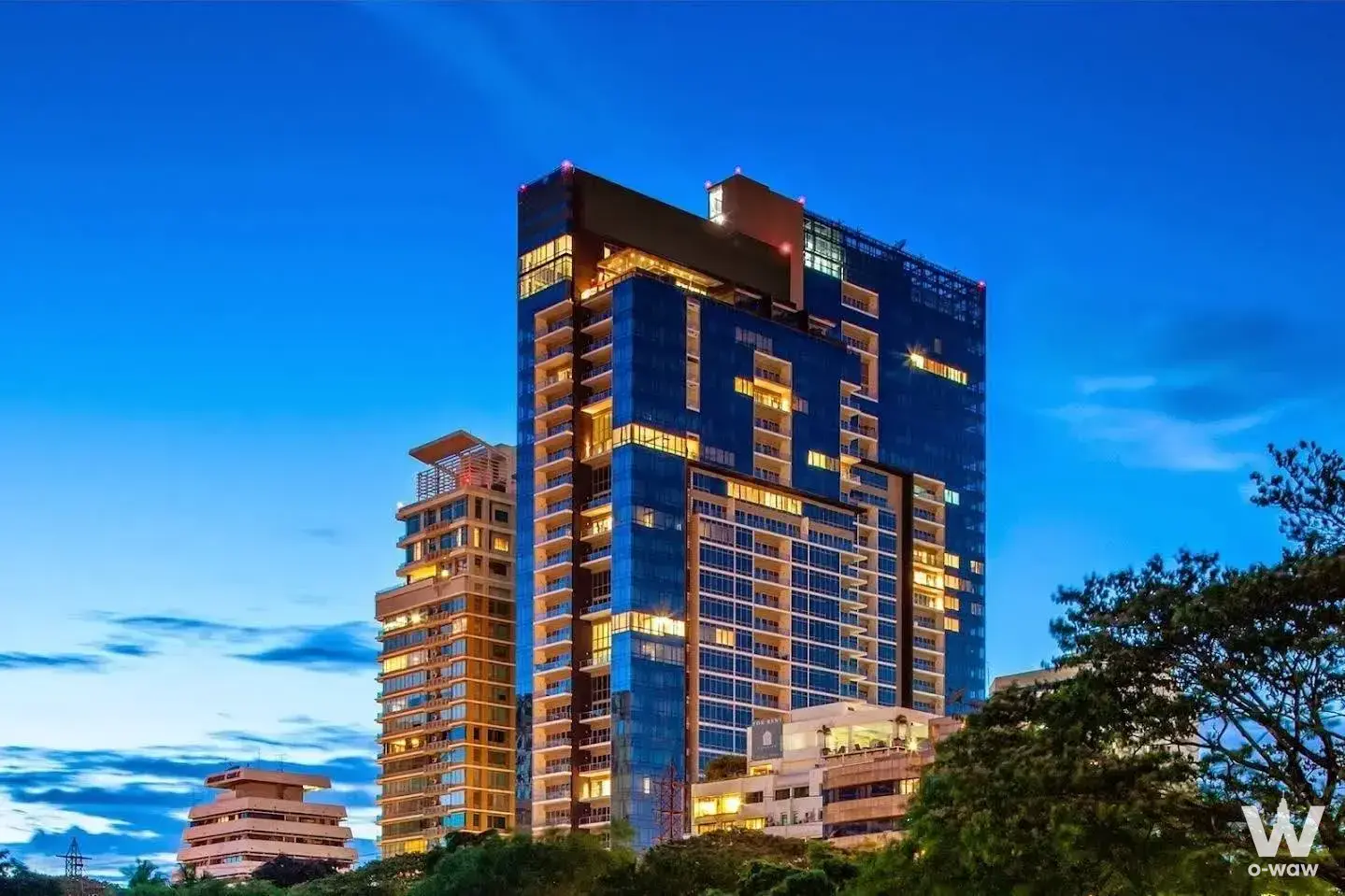 Condo with 2 bedrooms for rent at 185 Rajadamri — photo 1 of 5