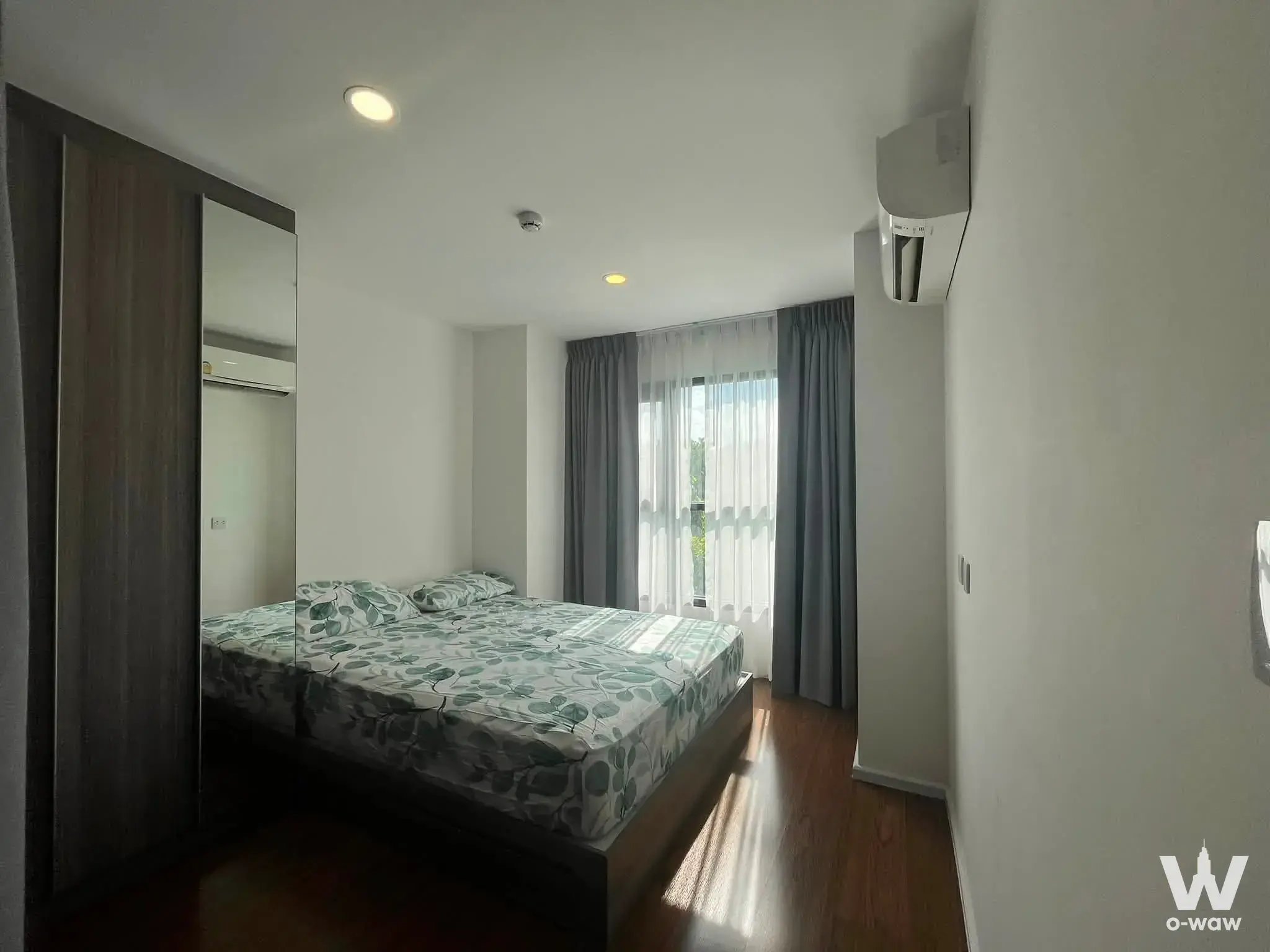 Near BTS Sai Yu and BTS Saphan Mai stations (3 minutes walk), Big C, Yindee Market. Building features include a large swimming pool, fitness center with studio, meeting room, garden view, and pool view on the 3rd floor.