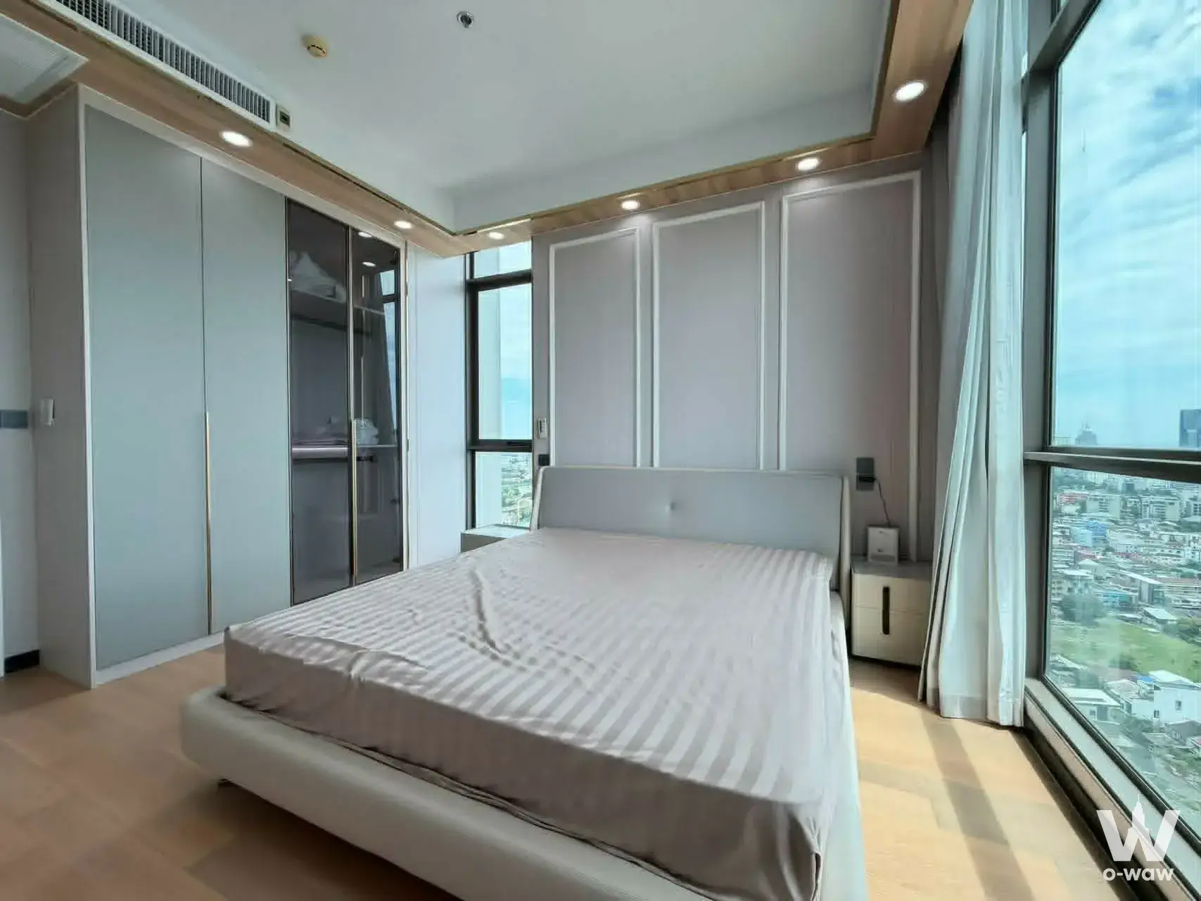 Condo with 4 bedrooms for rent at Supalai Oriental Sukhumvit 39 — photo 4 of 5