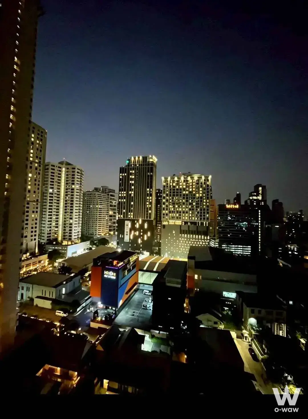 Condo with 2 bedrooms for sale at The Emporio Place — photo 4 of 5