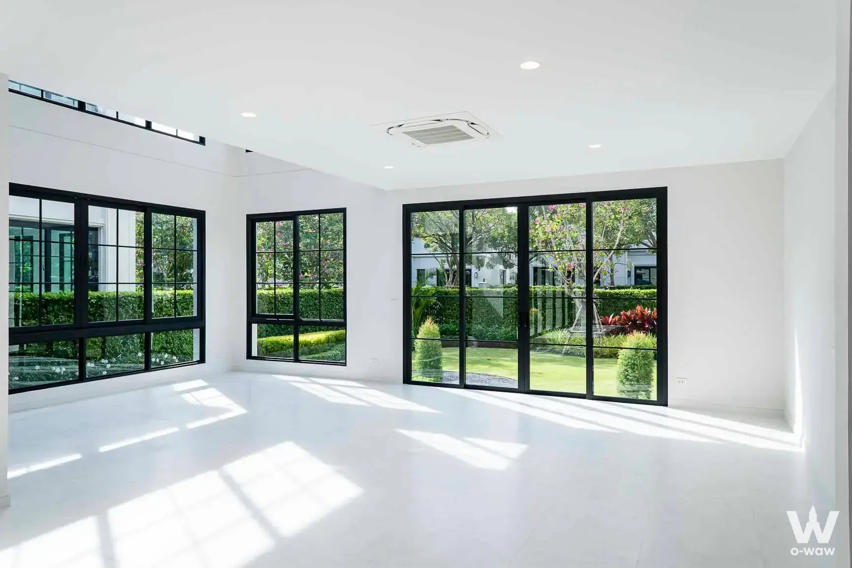 House with 5 bedrooms for sale at Narasiri Krungthep Kreetha — photo 3 of 4