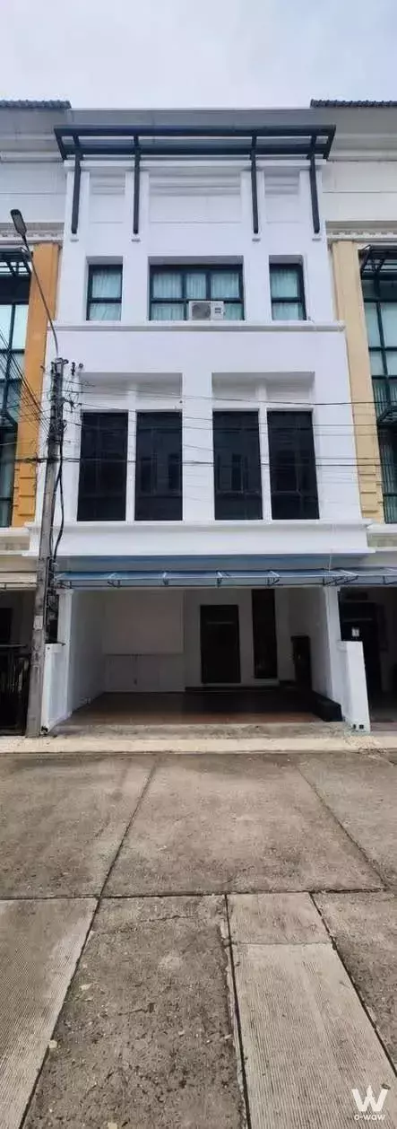 Bang Na-Trad Road, Bang Na, Bangkok, Thailand