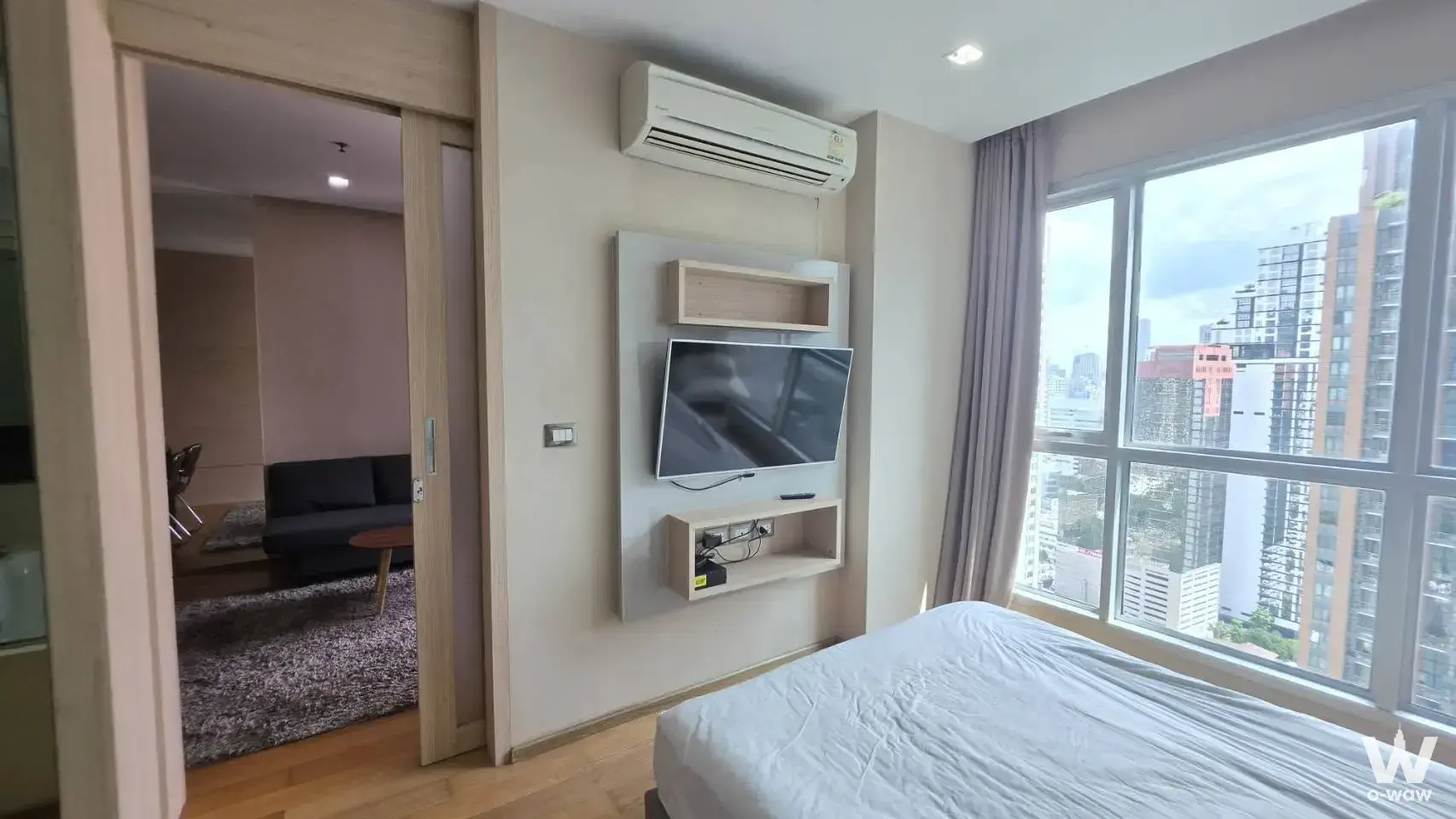 Asoke area, near MRT Phetchaburi (150m), opposite Rasa2 Tower, next to Church of Jesus Christ of Latter-day Saints. Close to Assumption University, NIST International School, St. Dominic School, Wattana Wittaya Academy, Terminal 21, and Central Rama 9. 10 mins by train to Silom, 15 mins to Chulalongkorn.