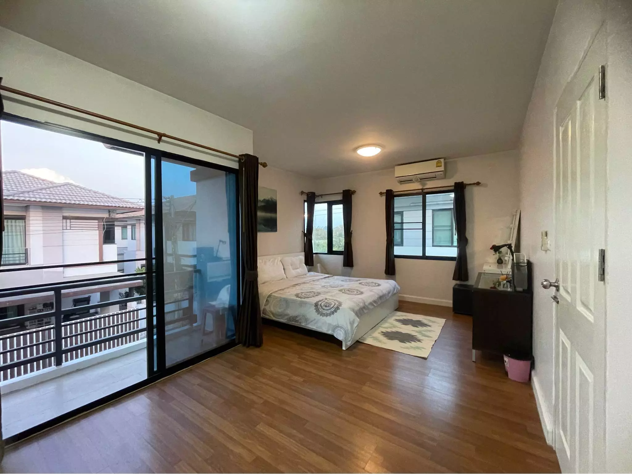 House with 3 bedrooms for rent at Chaiyapornvitee Soi, House no. 144/91 (Soi 19), Bang Lamung, Chonburi — photo 2 of 5