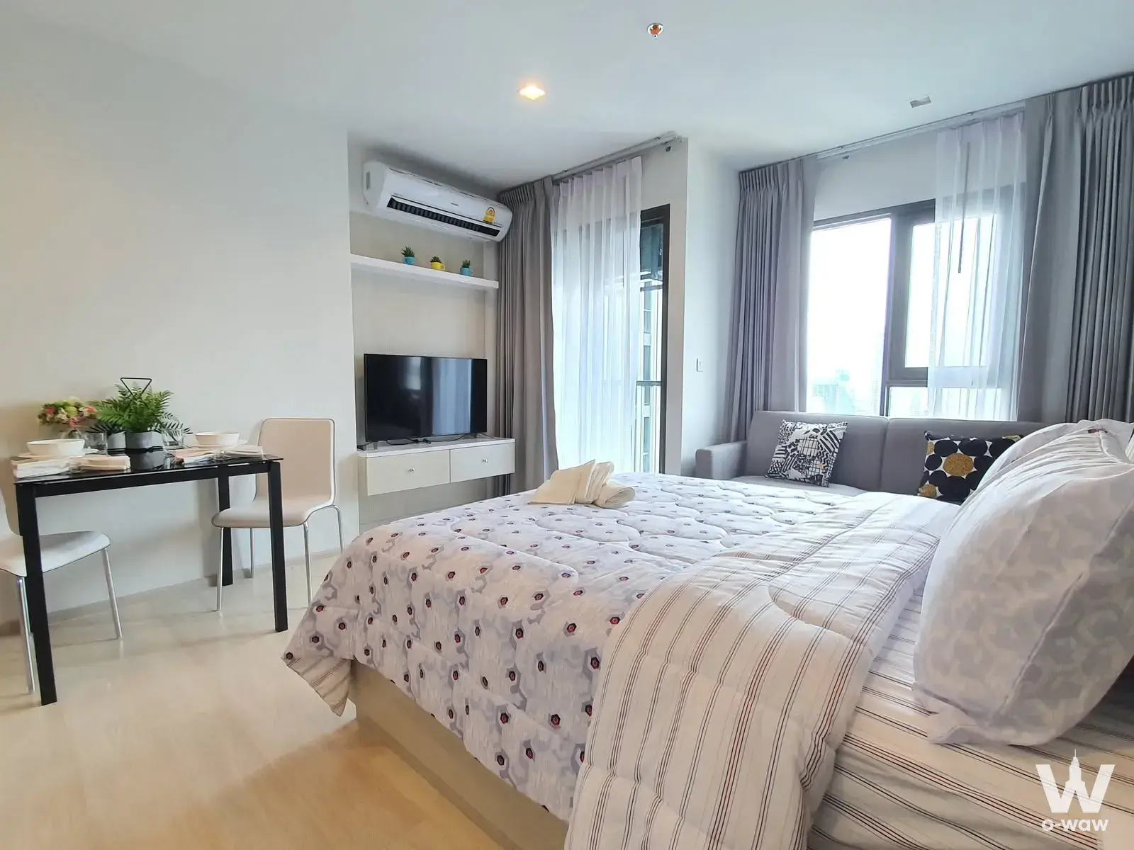 Condo with 1 bedroom for rent at Life One Wireless — photo 2 of 5