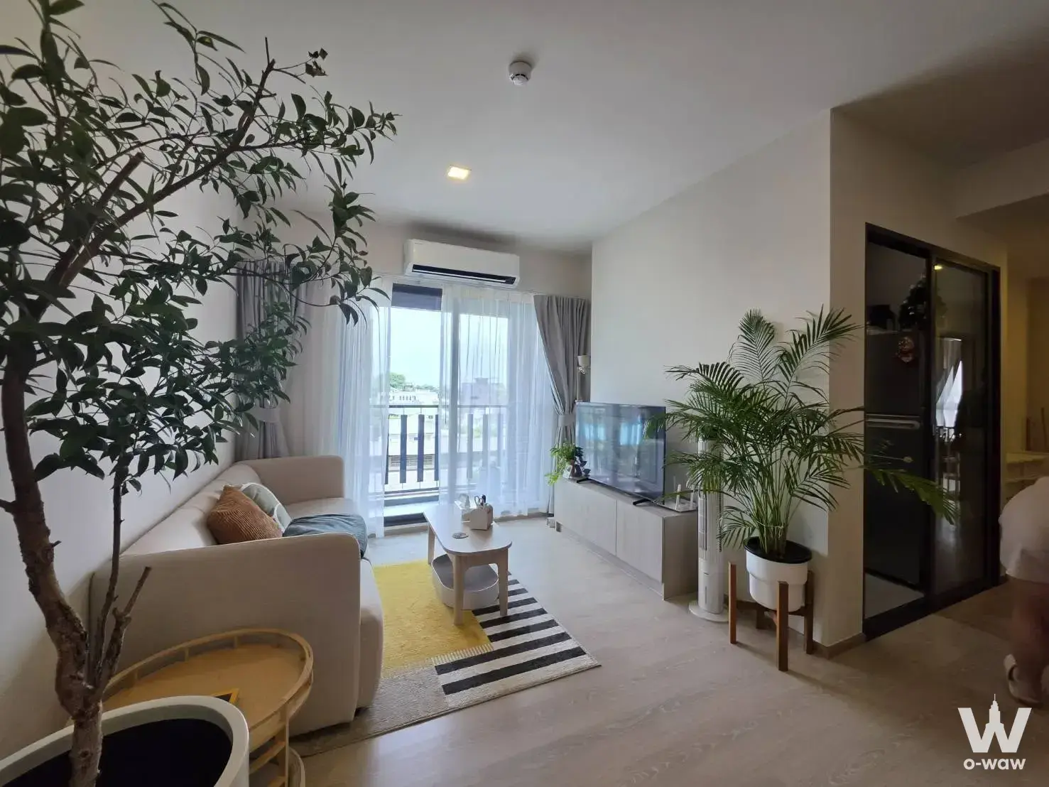 1-bed condo for sale in PYNN Pridi 20 with bright living room and balcony view