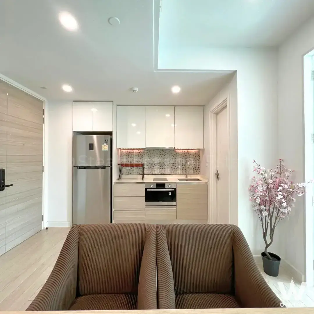 Condo with 1 bedroom for rent at The Room Sukhumvit 21 — photo 2 of 2