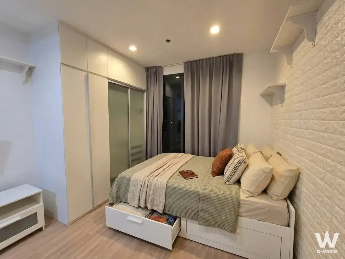 Condo with 1 bedroom for rent at Ideo Mobi Phaya Thai — photo 2 of 2