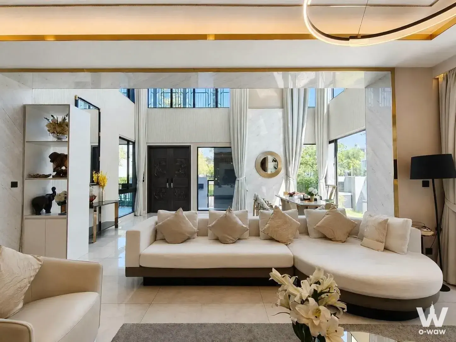 7-bed house living room in Grand Bangkok Boulevard East with double-height ceilings and gold accents