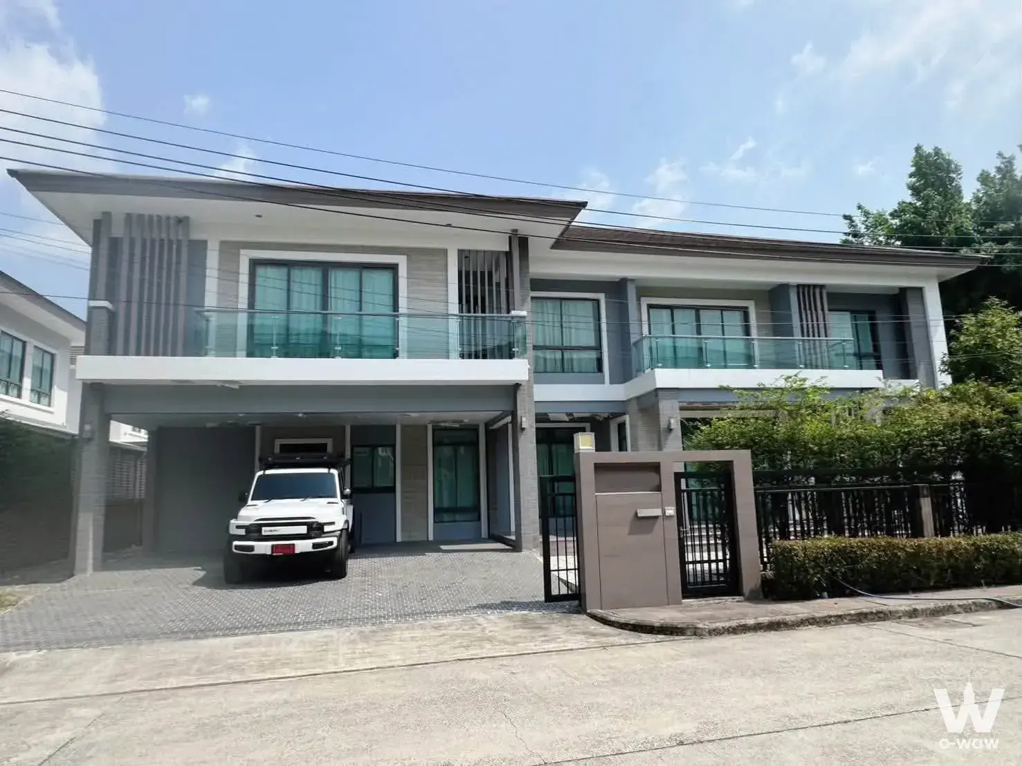 Pattanakarn, near Ekkamai and Thonglor