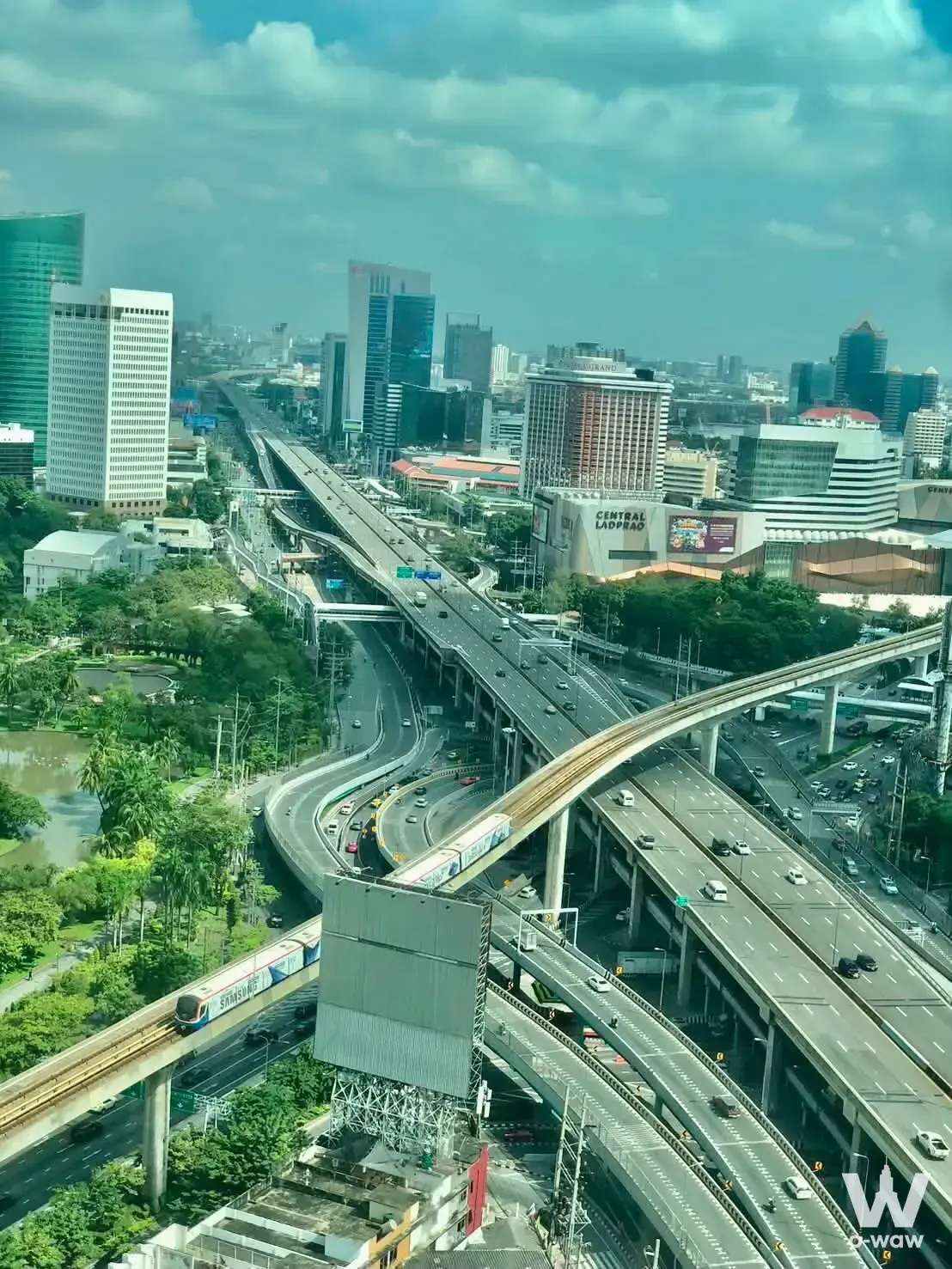 Lat Phrao Intersection, Bangkok, near BTS Hua Yai Lat Phrao and MRT Phahon Yothin stations. Accessible via Vibhavadi Rangsit Road and Phahon Yothin Road.