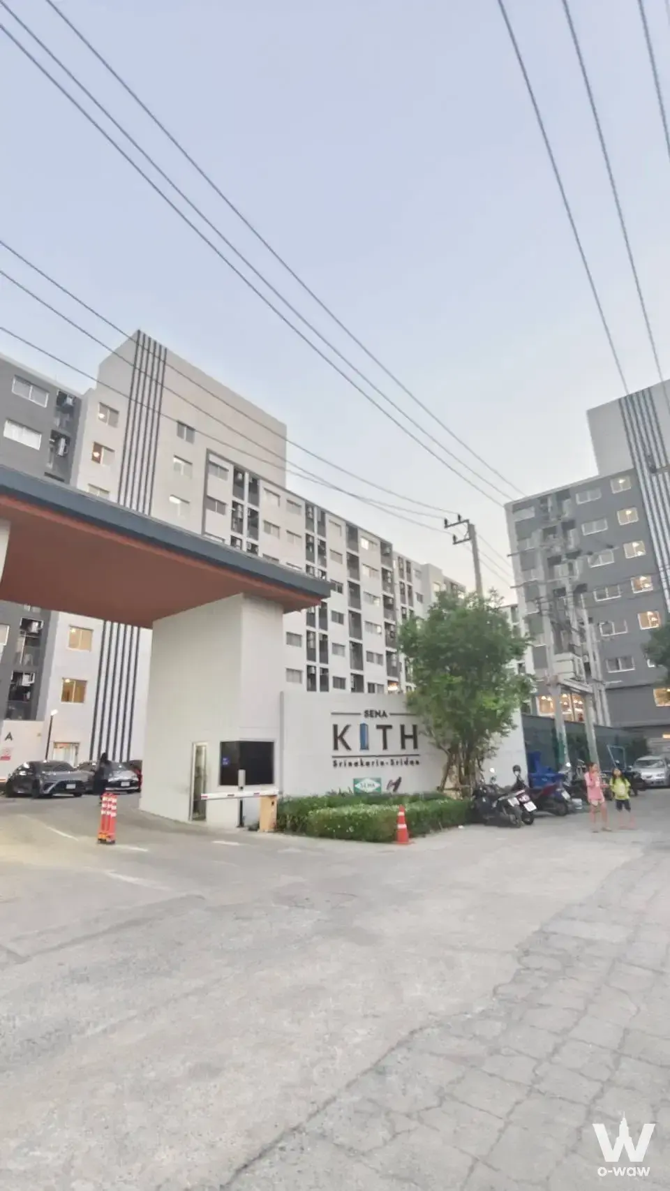 Condo with 2 bedrooms for rent at Srinakarin, Dan Samrong Soi 9 — photo 1 of 6