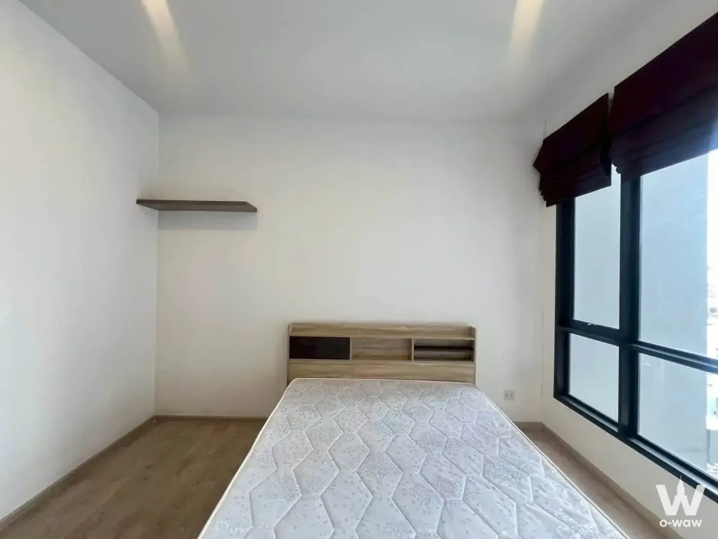 Near ARL Ramkhamhaeng Station (300 meters), close to Thonglor, Ekkamai, Phra Khanong, Onnut, Asok, Sukhumvit. Accessible within 5-10 minutes.