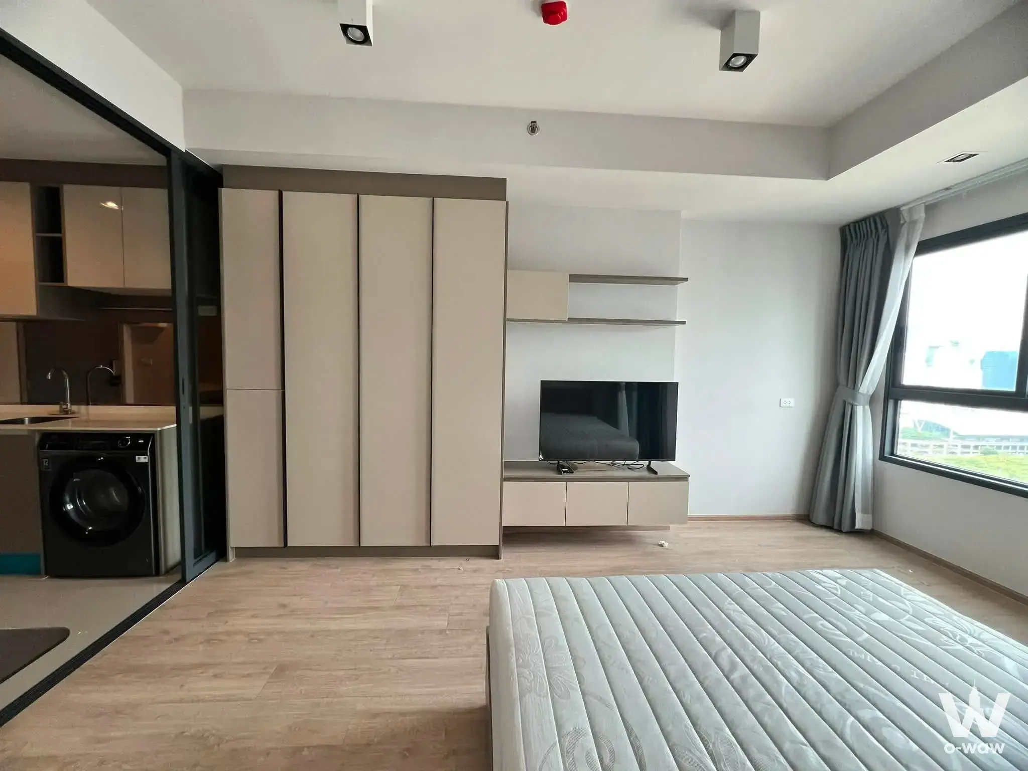 Condo with 1 bedroom for rent at IDEO Rama 9 - Asoke — photo 1 of 5