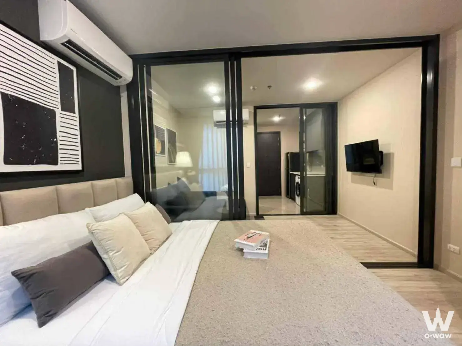 Condo with 1 bedroom for rent at XT HUAIKHWANG — photo 2 of 5