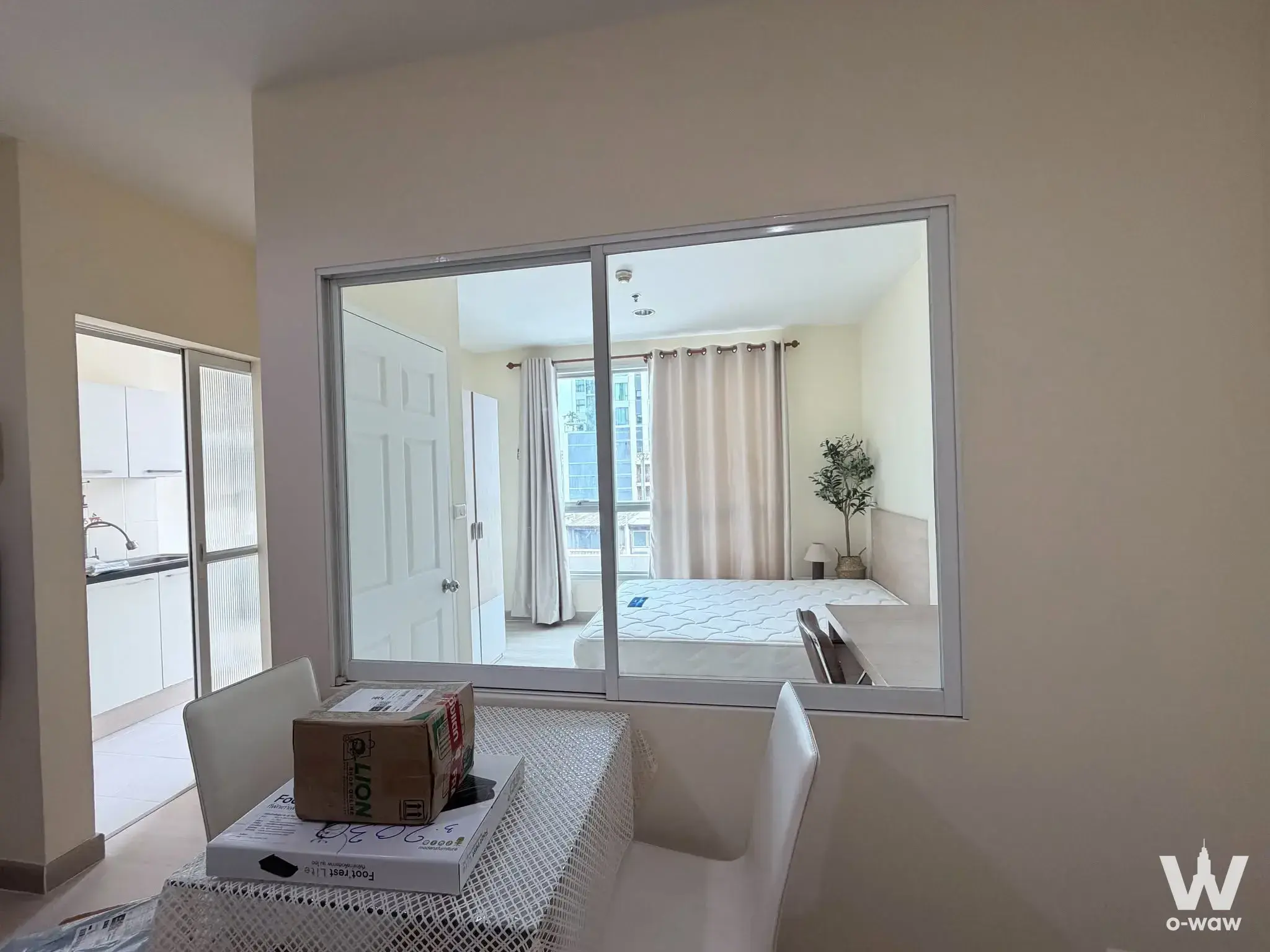 Phahon Yothin - Ari area, near BTS Saphan Khwai / BTS Ari Station, Highway, restaurants in Ari district, Vimut Hospital, Phyathai 2 Hospital, Big C Saphan Khwai, and La Villa Ari