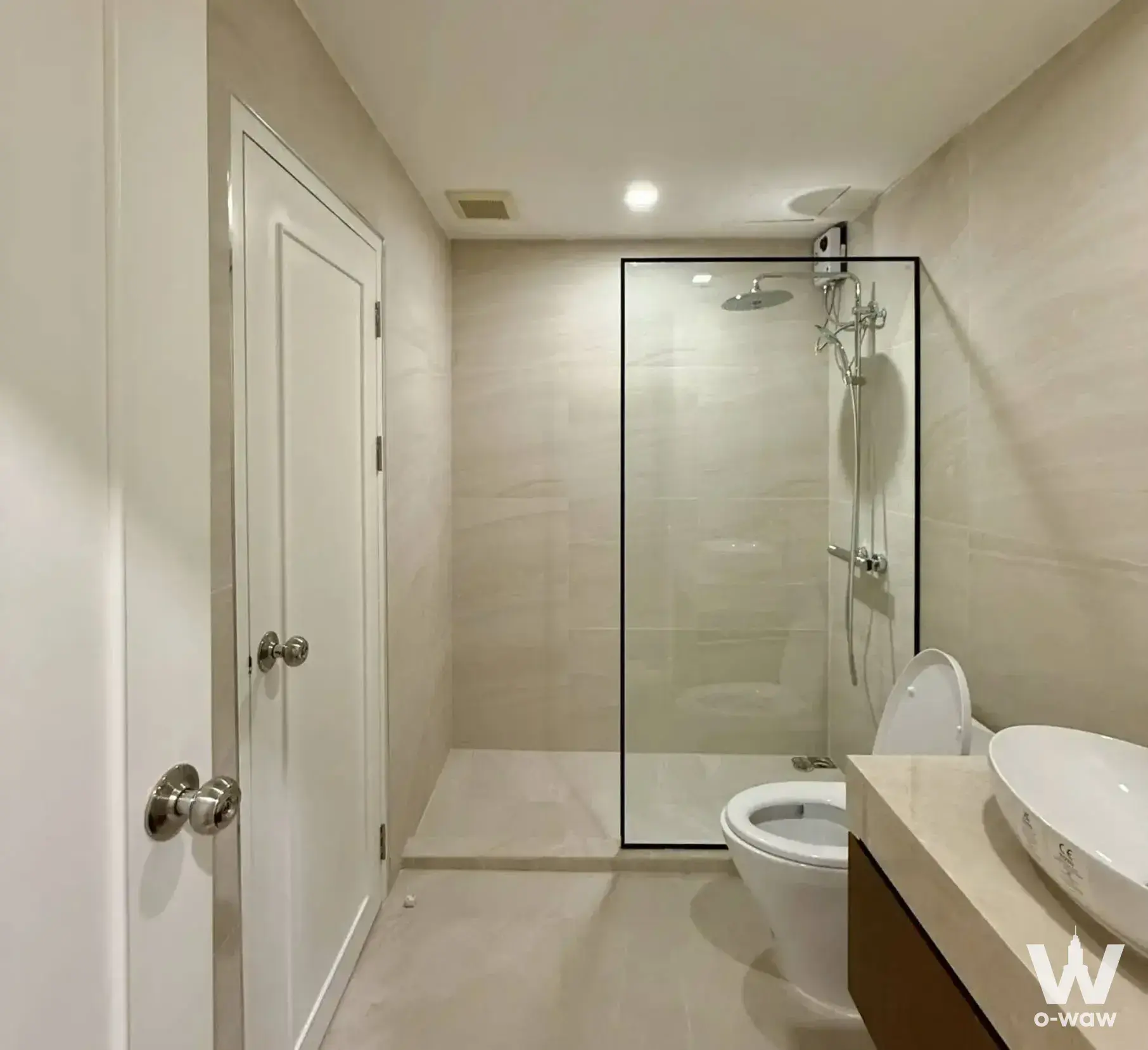 Condo with 3 bedrooms for rent at Topview Tower — photo 2 of 5
