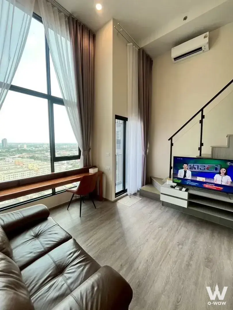 Rattanathibet Road, Nonthaburi. Near MRT Nonthaburi 1 Station (approx. 250m). Close to Central Rattanathibet, The Mall Ngamwongwan, IKEA/Central Westgate, Ministry of Public Health, and Nonthaburi Government Center.