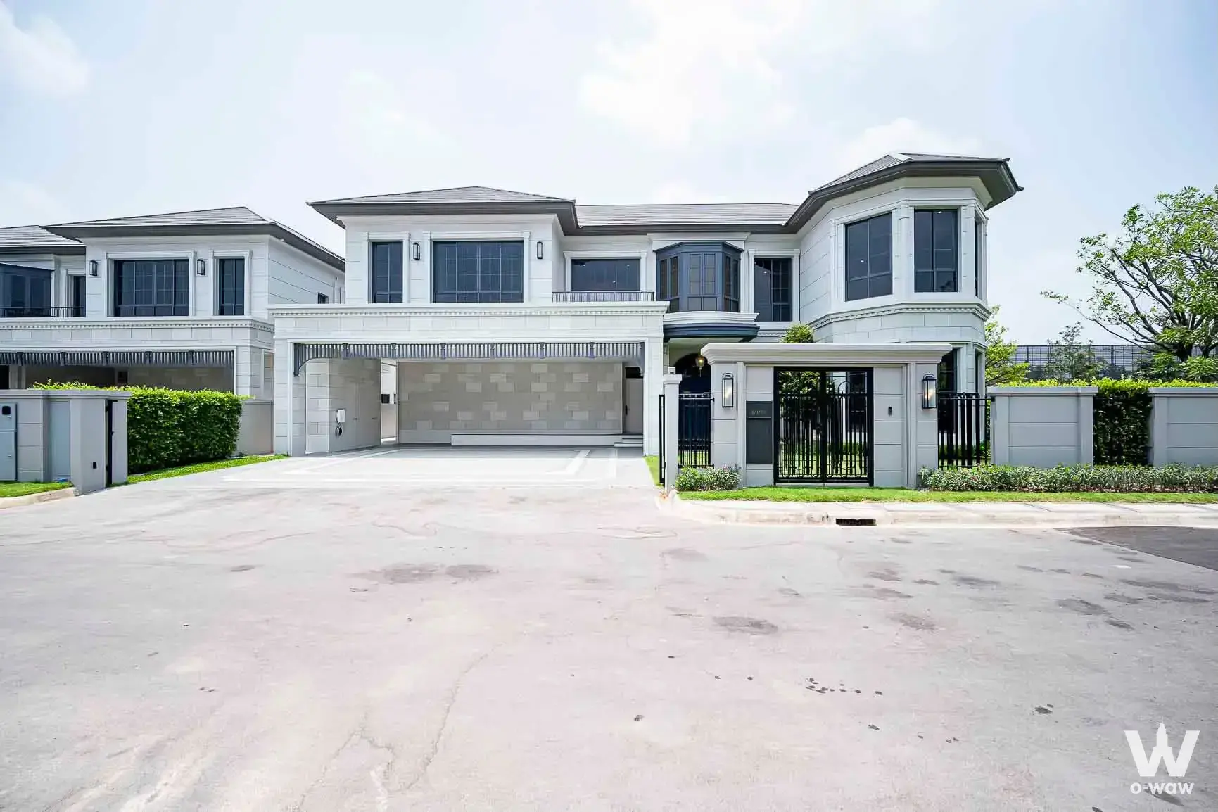 House with 4 bedrooms for sale at Narasiri Krungthep Kreetha — photo 2 of 5