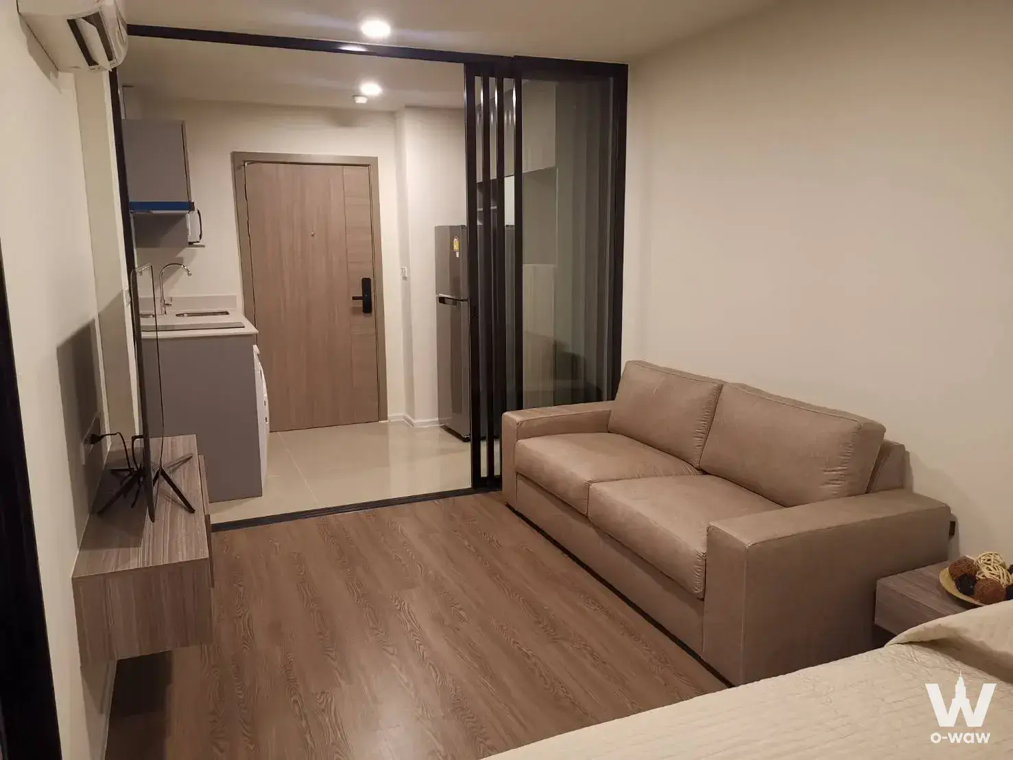 Ram Intra 83, near Ram Intra Station (Pink Line), opposite Sinpattana Hospital, close to Fashion Island